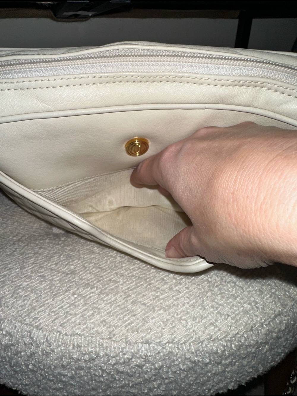 Vintage Ganson Quilted Crossbody Bag with Gold Chain and Tassel - Picture 9 of 9